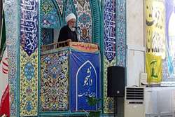 حضور جمعی از دانشجویان و کارکنان دانشکده علوم پزشکی شرق هرمزگان در نمازجمعه ۱۶ آذر